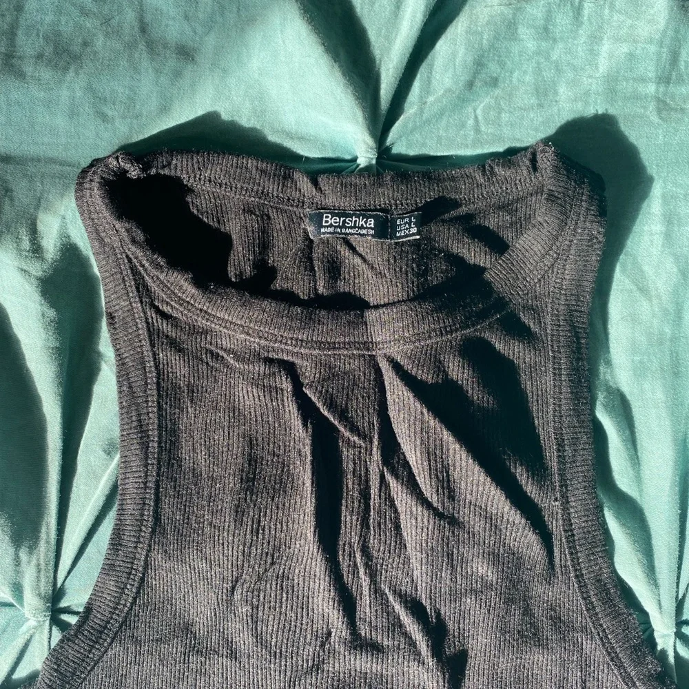 Black Ribbed Racerback Crop Top - Picture 2 of 2